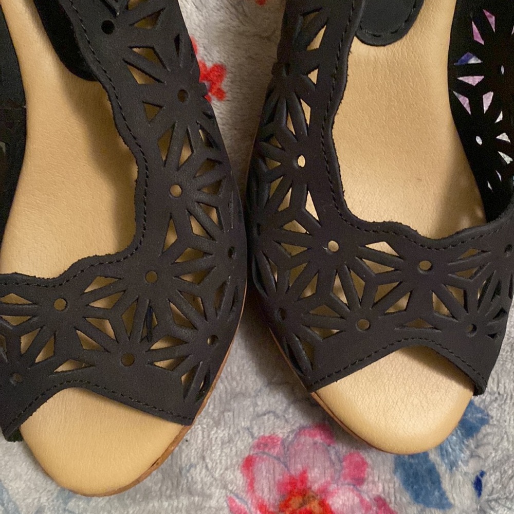 Spring Step | Sling Back Wedge - Picture 6 of 7
